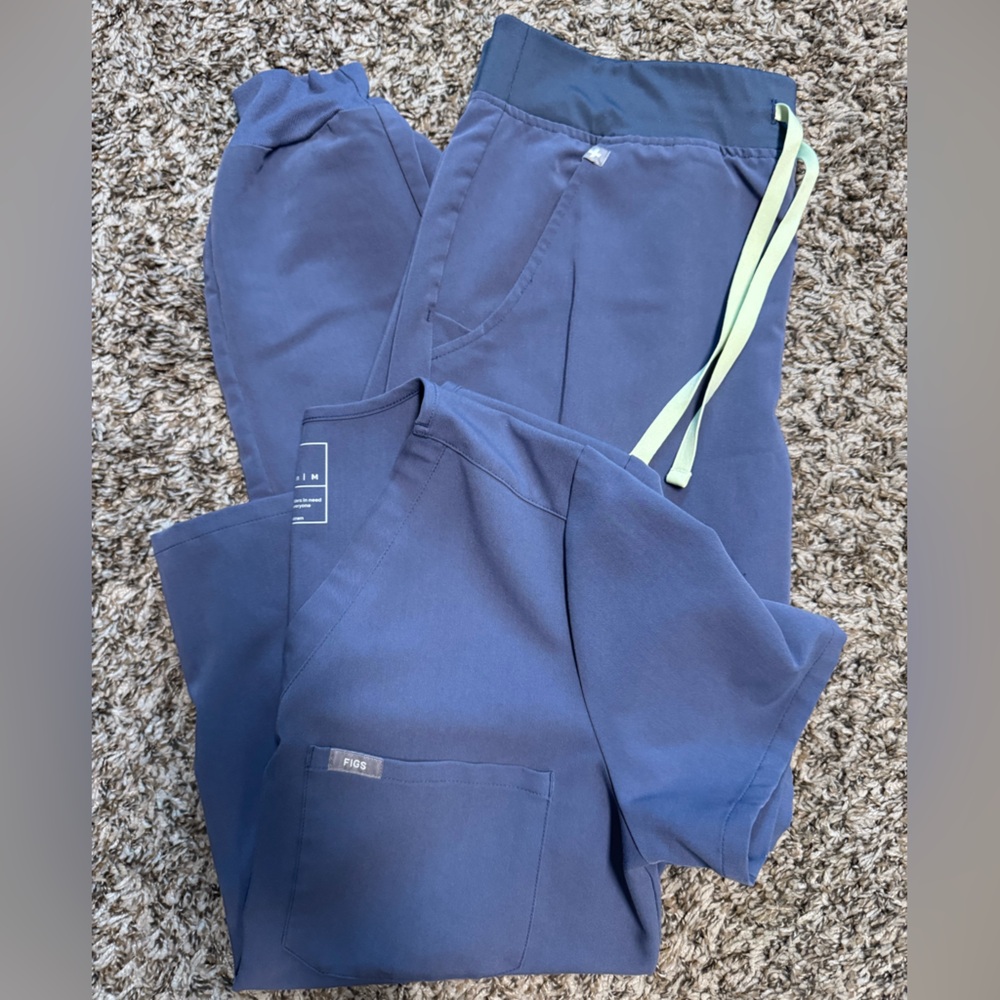 Figs space navy scrub set